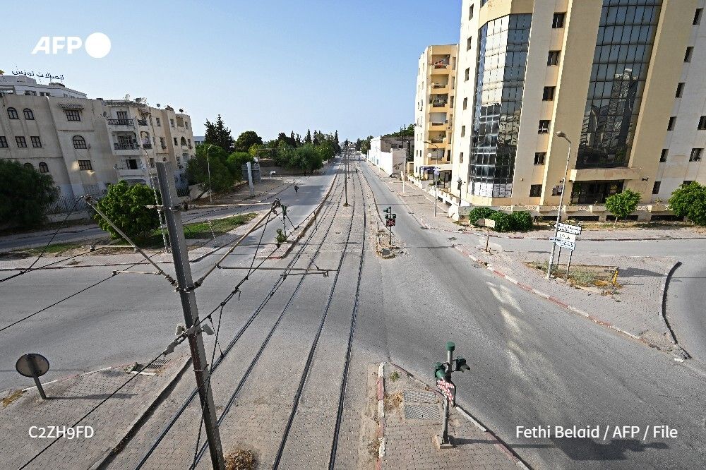 AFP's tweet photo. 🇹🇳 ⚡ With summer temperatures soaring and the need for air conditioning rising, Tunisia's national electricity company has resorted to load shedding -- rolling blackouts to reduce the strain on the power grid when demand exceeds production capacity ➡️ https://t.co/on4J8938ou https://t.co/oSZ5Dv8R5C