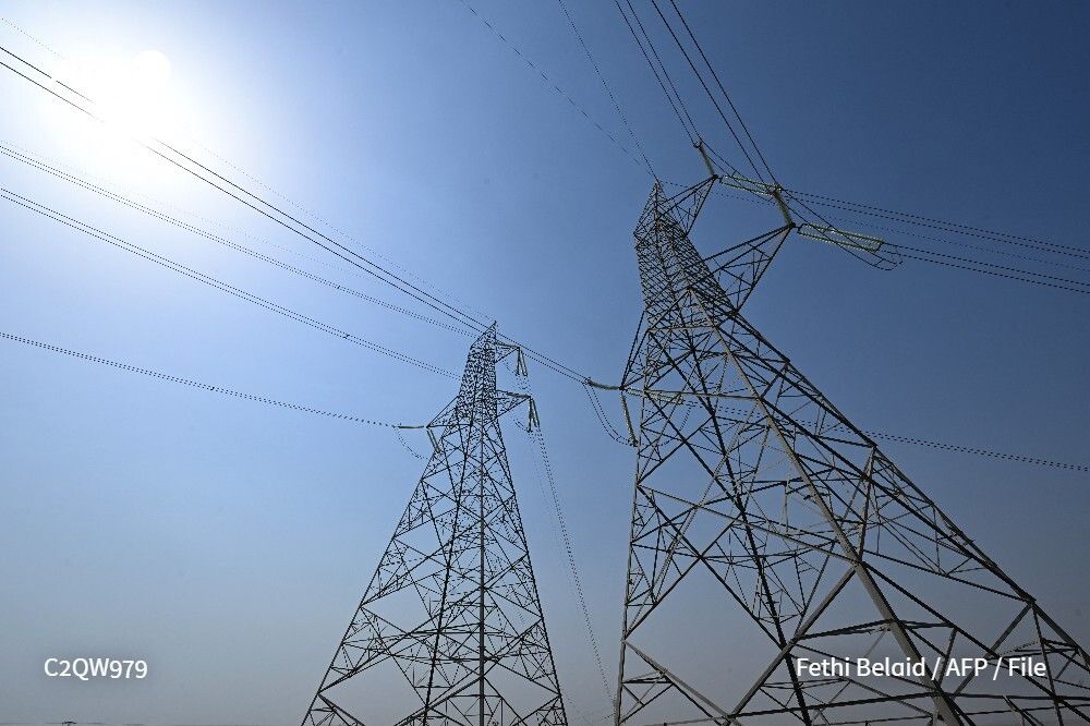 AFP's tweet photo. 🇹🇳 ⚡ With summer temperatures soaring and the need for air conditioning rising, Tunisia's national electricity company has resorted to load shedding -- rolling blackouts to reduce the strain on the power grid when demand exceeds production capacity ➡️ https://t.co/on4J8938ou https://t.co/oSZ5Dv8R5C