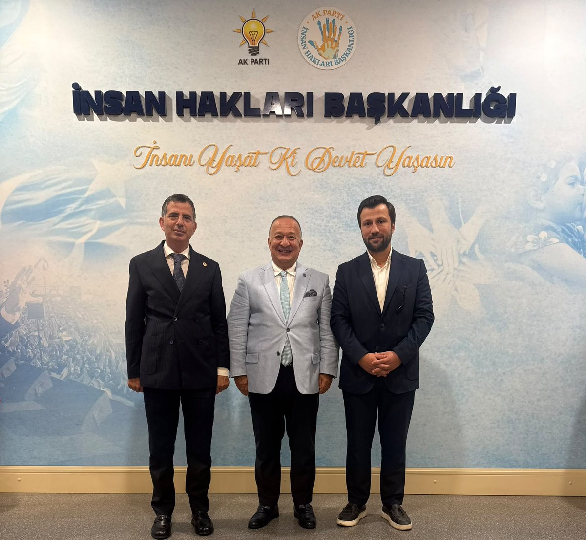 mehmetumur_'s tweet photo. Genel Merkez İnsan Hakları Başkanlığı biriminde, dostlarla bir aradayız...

📍Ankara | AK Parti Genel Merkezi https://t.co/pAnbQJEzMk