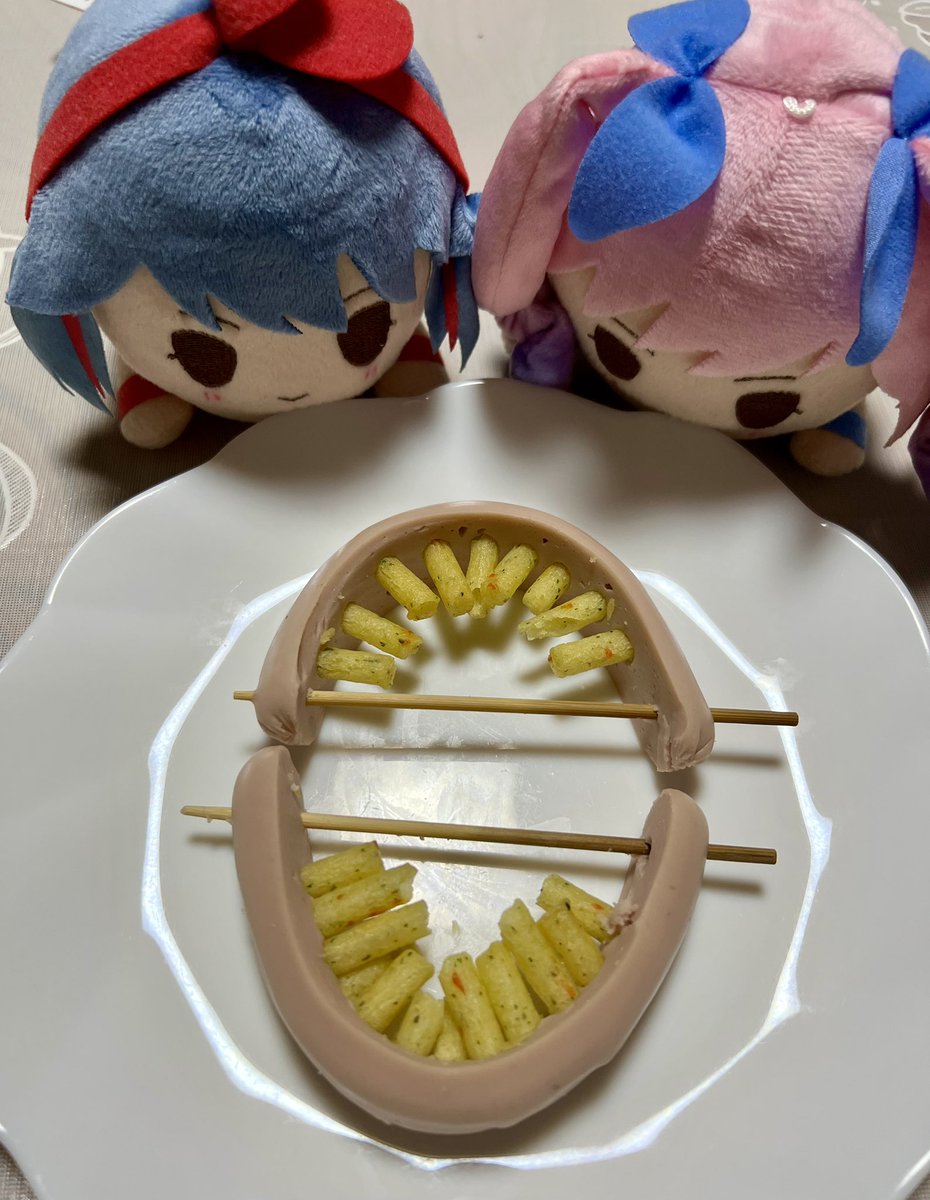sarunobitasuke's tweet photo. ＃おめシス

食後のおやつは「歯肉ソーセージ」 https://t.co/UXxNZLZFsV