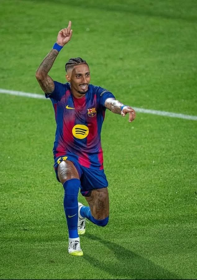 abbashatima8's tweet photo. 🚨 Raphinha zai haɗu da sansanin atisayen Barcelona a St George's Park National Football Centre gobe. 🔵🔴
🗞️ [MARCA]
#Barcelona #Barca #FCB #Raphinha #LabaranKwallo #KwallonKafa https://t.co/oRO0eJzftg