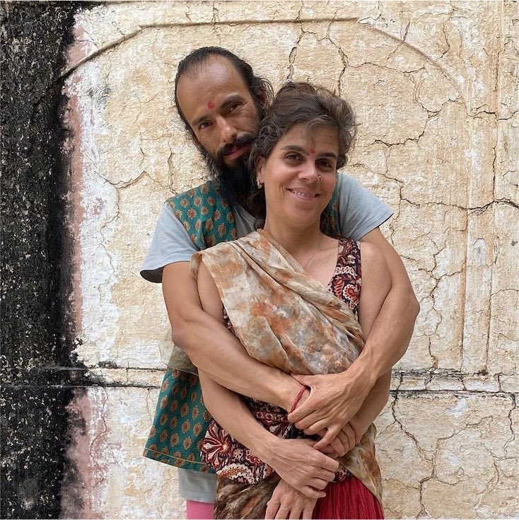 rindocasal's tweet photo. 🚨Filha de Ana Maria Braga, Mariana Maffeis, anunciou o fim do casamento com Badarik González e colocou uma medida protetiva, mas o ex não assinou o divórcio. "Não assinei porque não posso concordar com o que está escrito. Amo minha esposa, se é que posso falar assim" , declarou o professor de ioga. 😳