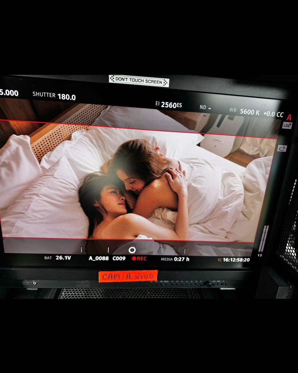 widwnnyj's tweet photo. i think emi loves this scene as much as i do (or maybe more than i do? 🤭)

#MoonshadowSeries https://t.co/AQT0vUBYdL