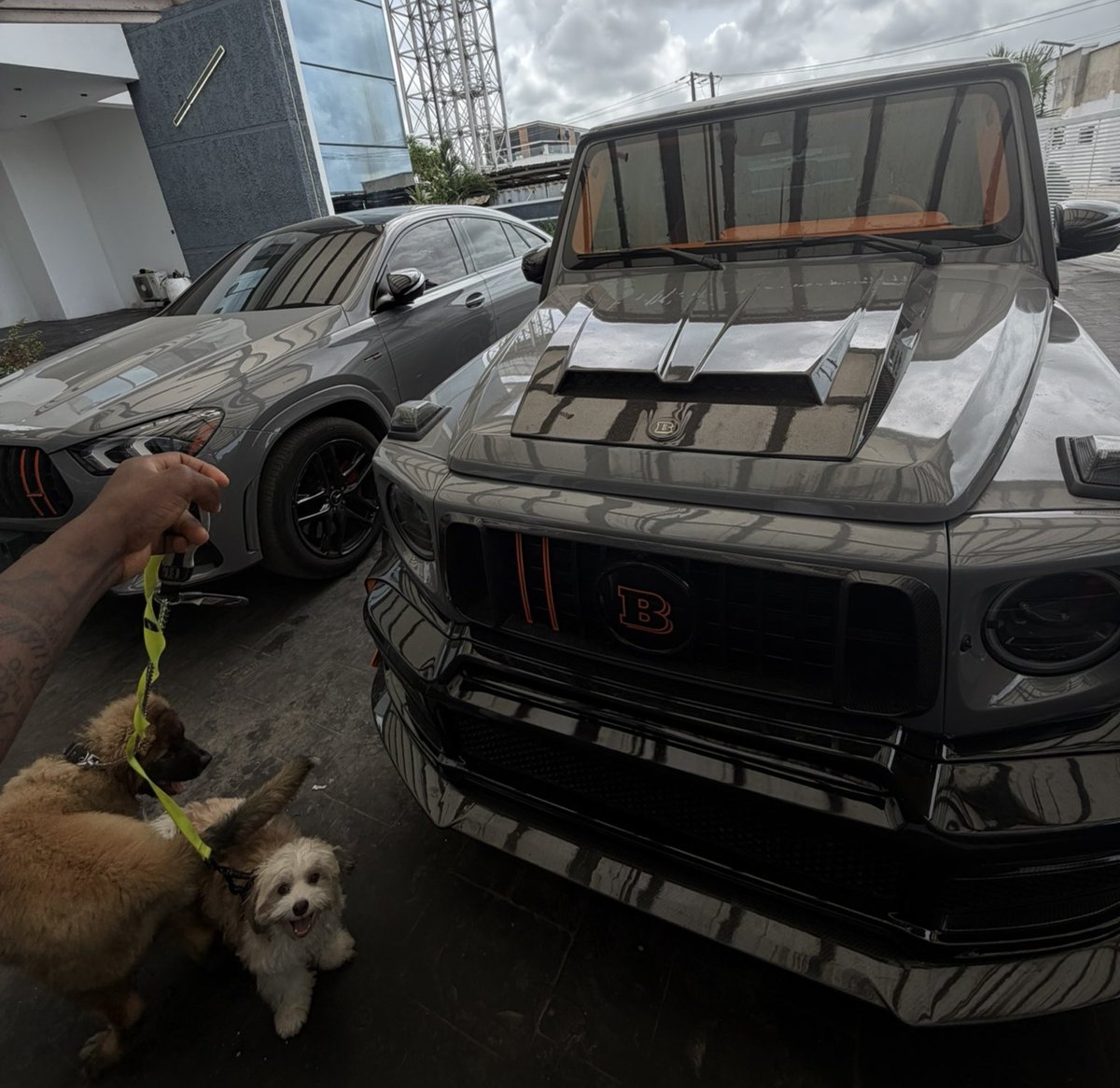 4ksaven's tweet photo. @thissdax After getting a GLE Coupé and a Brabus G-Wagon, every other car that isn't a supercar or an executive chauffeur car starts to feel boring and unnecessary. Ngl. 😂 https://t.co/OIhaNmp72d