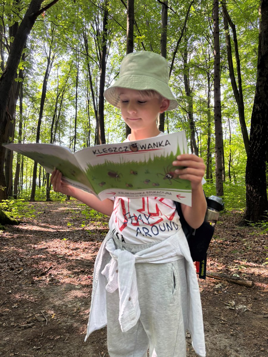 pssebytom's tweet photo. „Dzikie Wędrowanie” – półkolonie przyrodniczo-edukacyjne w Lesie Miechowickim. W ramach kampanii #LetniaAkademiaSanepidu uczestnicy poznali zasady bezpiecznych wakacji i ochrony przed kleszczami. Zajęcia zakończył quiz edukacyjny, a każdy uczestnik otrzymał „Kleszczowankę. https://t.co/UDVa4Iu7mQ