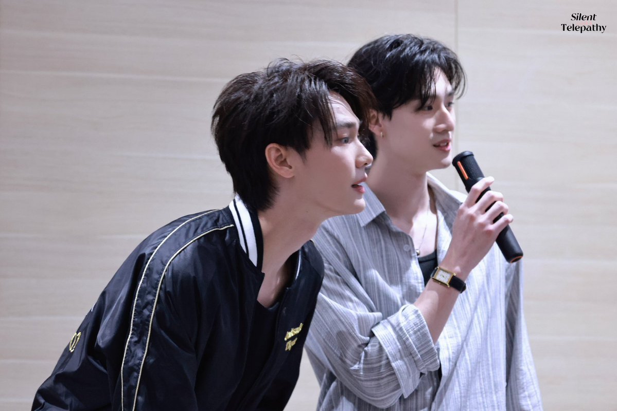 meepangg's tweet photo. รูปนี้เขินหนักมาก อะไรวะเนี่ย คันหัวว่ะ เคมีดิวธีเว่อเกินอะ😳 https://t.co/W4OvEYNEHZ