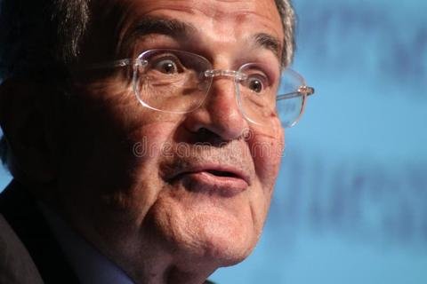 RigoniRiccardo's tweet photo. SVEGLIAAAA..
Costui in parte  colpevole della distruzione del nostro paese.. Vorrebbe anche diventare presidente della repubblica per avere l'immunità..
NON POSSIAMO PERMETTERE CHE CIÒ ACCADA.. SVEGLIATEVI. https://t.co/QY8aNVmtWO