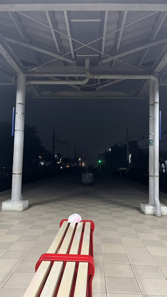 ladlinaw's tweet photo. Orang kok ninggalin sampah, padahal ada tempat sampah 😌😌 https://t.co/SViZVPKmOA