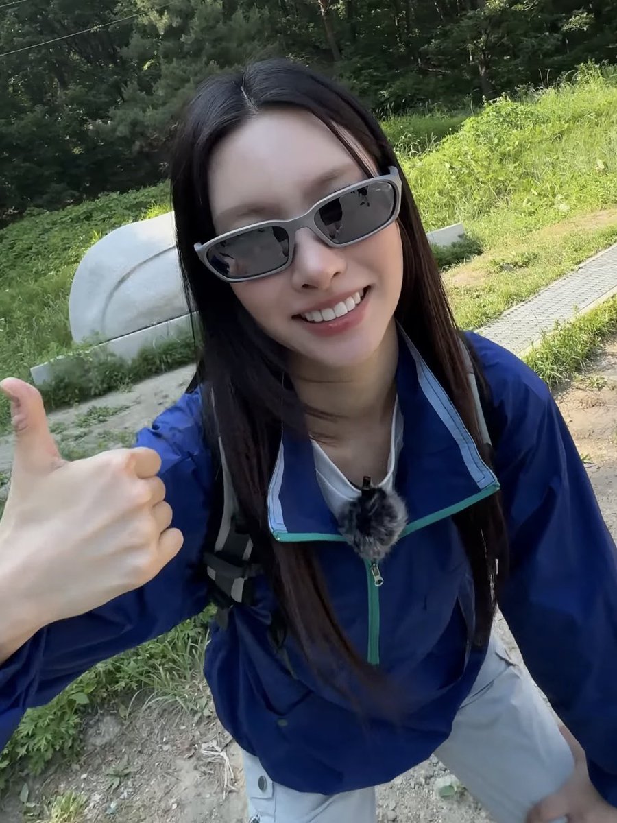 yunahslauv's tweet photo. WHY IS SHE LIKE THIS https://t.co/x2piOCMjXq
