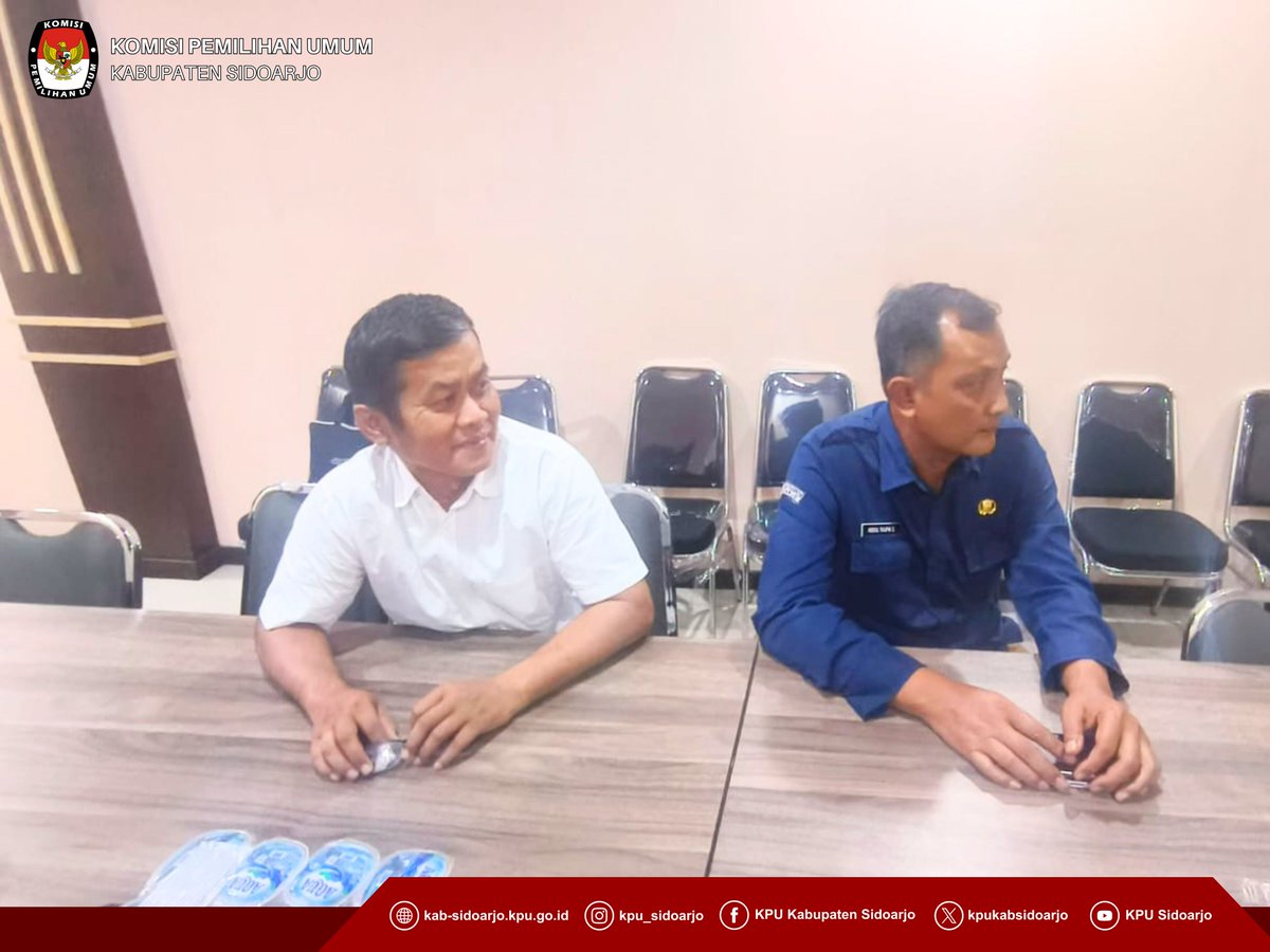 kpukabsidoarjo's tweet photo. Halo #TemanPemilih π
Dalam semangat #SelasaCeria, Komisi Pemilihan Umum Kabupaten Sidoarjo (KPU Sidoarjo) mengikuti kegiatan Bedah Buku bertajuk "Comparative Overview of Political Finance Systems in Indonesia, Malaysia, Philippines and Timor-Leste: The Regional Context and https://t.co/cY5EyKbFrv