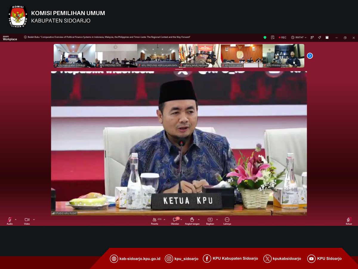 kpukabsidoarjo's tweet photo. Halo #TemanPemilih π
Dalam semangat #SelasaCeria, Komisi Pemilihan Umum Kabupaten Sidoarjo (KPU Sidoarjo) mengikuti kegiatan Bedah Buku bertajuk "Comparative Overview of Political Finance Systems in Indonesia, Malaysia, Philippines and Timor-Leste: The Regional Context and https://t.co/cY5EyKbFrv