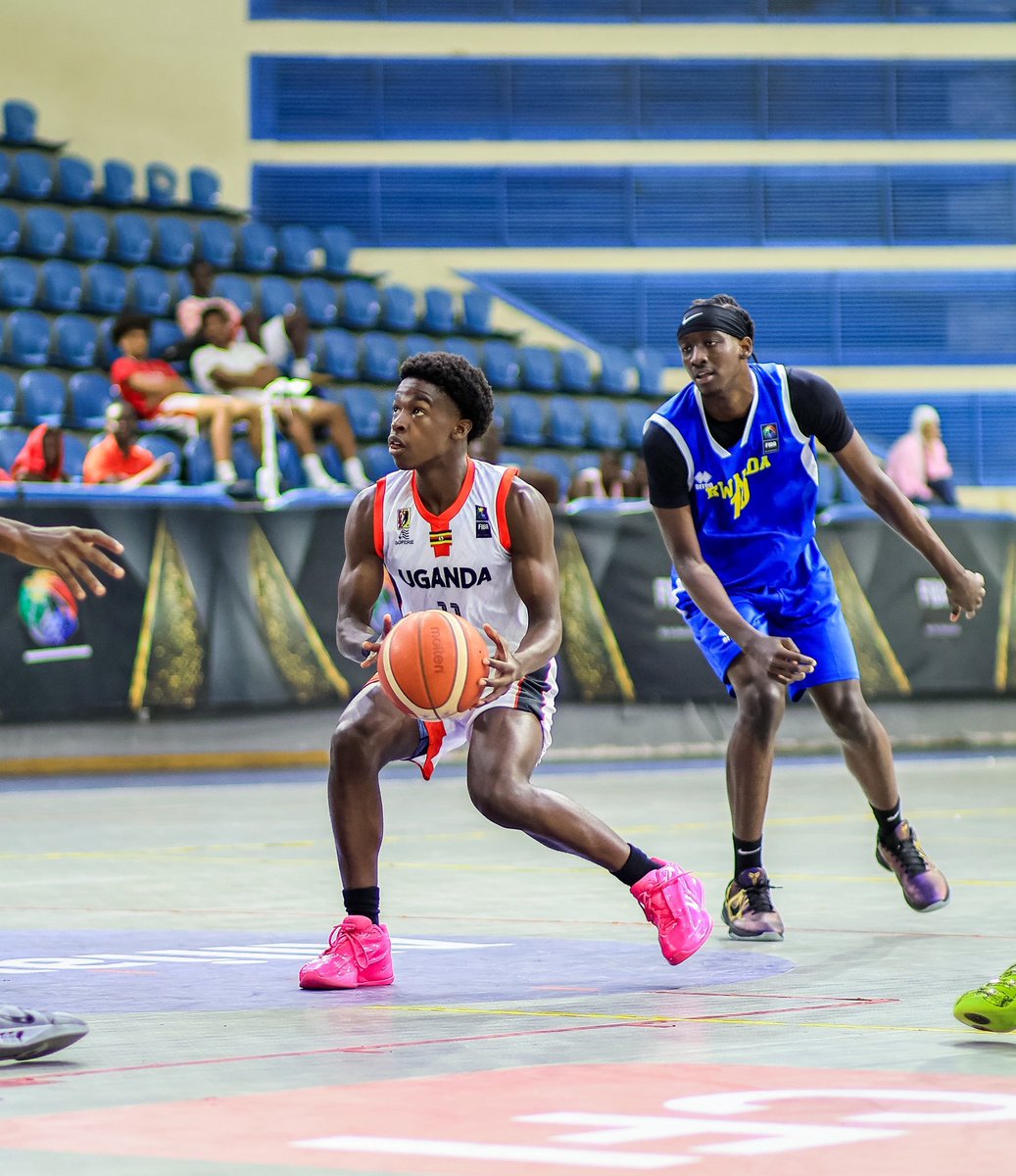 rbarwanda's tweet photo. 🚨 AMAKURU MASHYA 🚨

Ikipe y’u Rwanda muri Basketball y’Abahungu batarengeje imyaka 18, yakatishije itike yo kwitabira Igikombe cya Afurika kizabera i Abidjan muri Côte d'Ivoire ku wa 5-16 Kanama 2026. 

Ni nyuma yo gutsinda Uganda amanota 70-65 muri ½ cy’imikino y'Akarere ka Gatanu (AfroBasket U18 Zone V Qualifiers) wabereye i Cairo mu Misiri, kuri uyu wa Kabiri. #RBASports