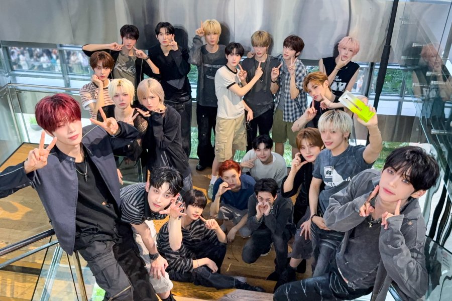 KJ_kpopfanboy95's tweet photo. 🏆 idntt 'Kids Return' 3rd win on 'The Show' 260728 as the sweetest birthday gift for JUHO!
Congratulations, @idntt_cosmo! 🎉
Happy Birthday, JUHO! ♡ 🎂
#KidsReturn3rdWin #idntt4thWin
#idntt #아이덴티티 #HappyJUHOday
#Happy_JUHO_day https://t.co/EZ7QKOu3Va