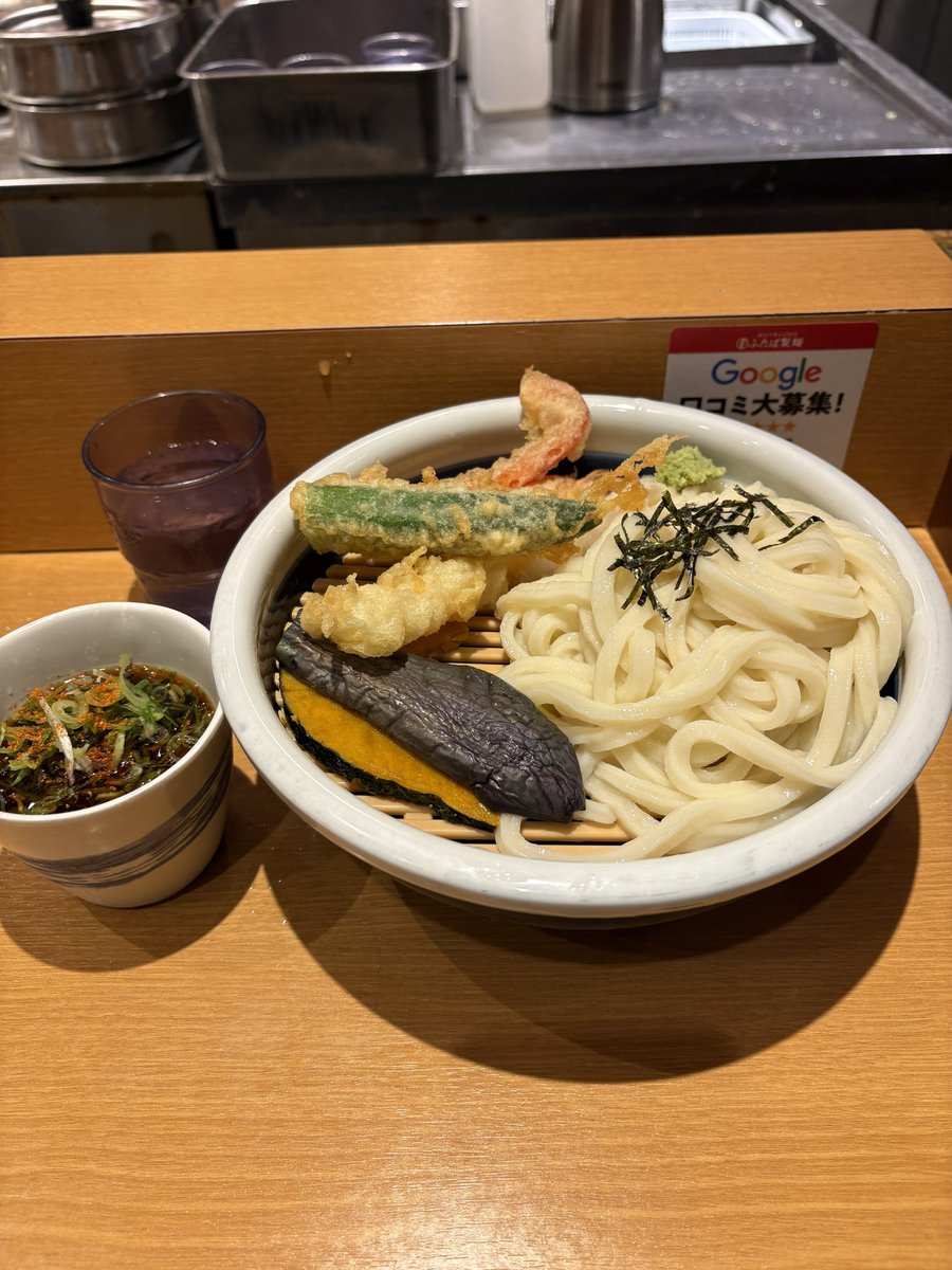 roengames's tweet photo. 今日は天ざるうどん😋注文してから揚げてくれるからかなり好み👍 https://t.co/yjKgNlSs8N