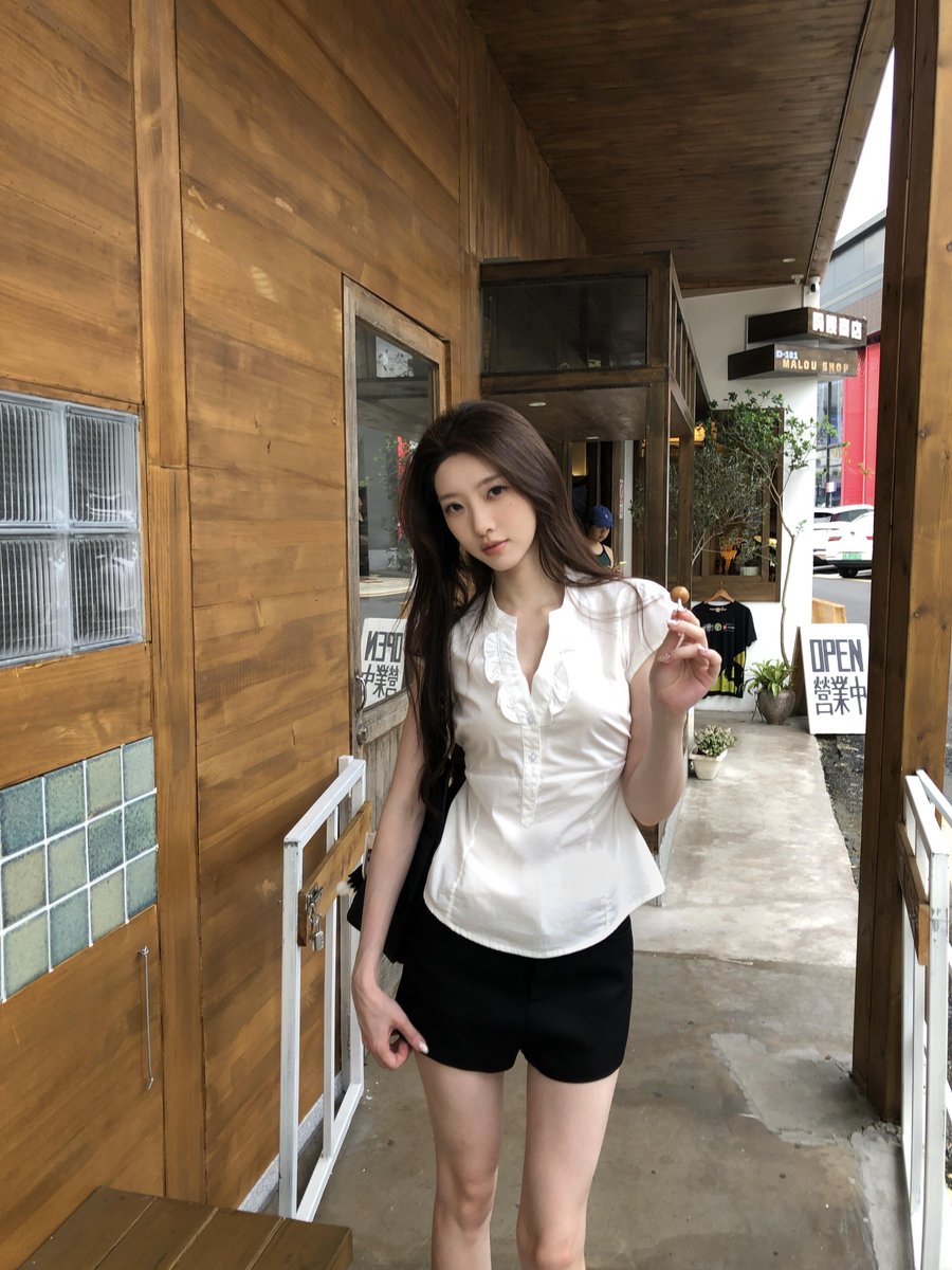 specialweek0328's tweet photo. 我怎萌你了
老师 我是好学生😊
#白月光 #白衬衫 https://t.co/tRqYaVExUj