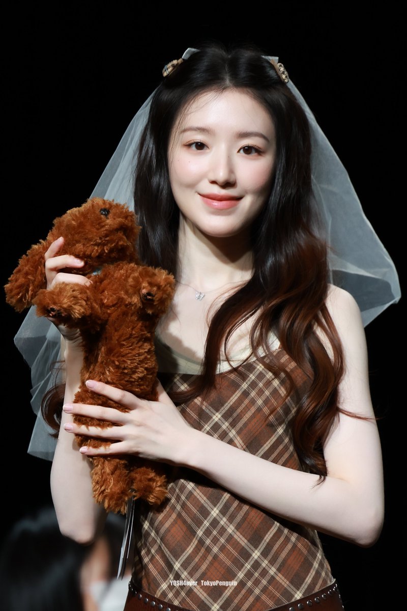 SHKYChelle's tweet photo. 260726 AM Fansign HQ 

Shushu and Haku Mata🐶❤️

#idle    #아이들      
#슈화  #舒華 #SHUHUA https://t.co/lhHzlHRdhN