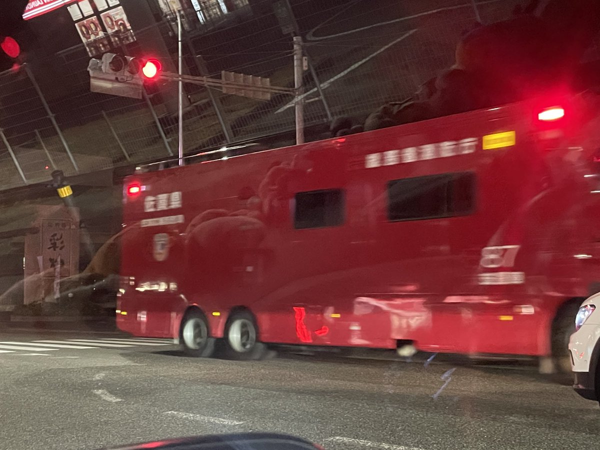 fukudorikumamot's tweet photo. たくさんのレスキューや救急車が来たと思ったら「佐賀県」の文字
応援に来てくれたのでしょう
感動します
ありがとうございます

※信号止まって撮影しています
#熊本地震 https://t.co/jmt4WZHPq9
