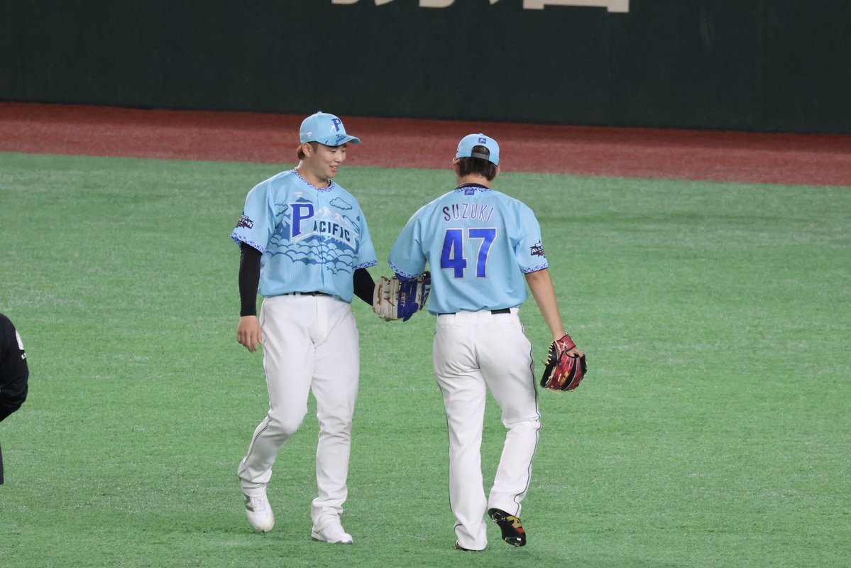 yu_uoxou0's tweet photo. 練習もずっと一緒にいたお2人さん☺

#マイナビオールスターゲーム2026
#横山陸人 #鈴木昭汰
#chibalotte https://t.co/yGfoFUBlKQ
