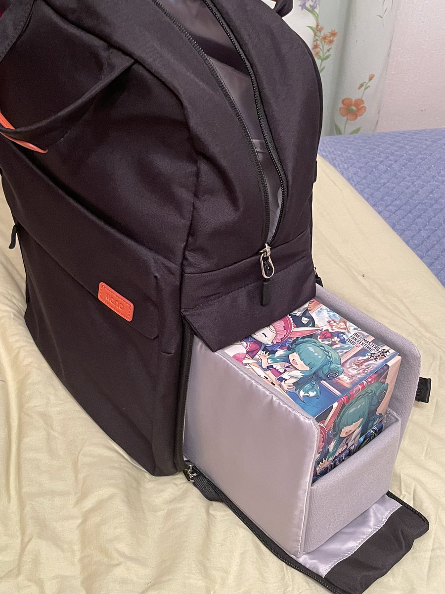 juutilainen77's tweet photo. 密林で注文してたカメラバッグ(TCG用)が届いた
ストレージがジャストフィットすぎて本当にカードゲーマーにも良い設計だなと https://t.co/5x7n3BmHKB