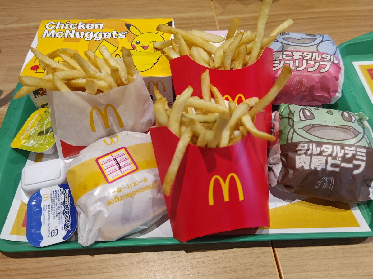 tamokohe's tweet photo. 今日のランチ❗️
久々のひるマック〜🍔
👧のお目当ては食後のソフトクリーム🍦 https://t.co/E1rMrNePnL