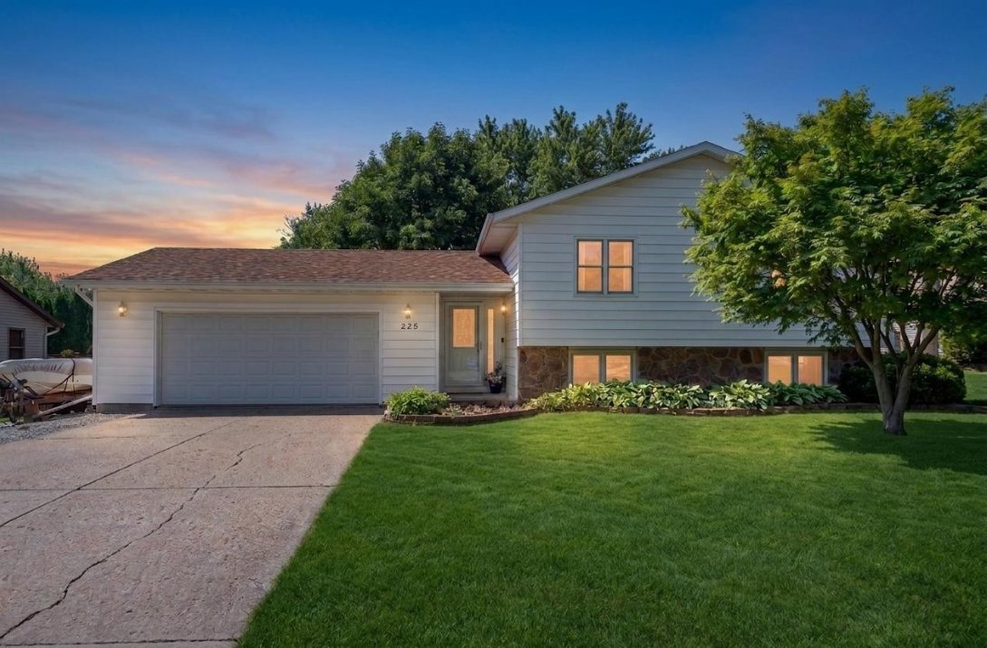 Realtor_Bauer's tweet photo. Area is a thriving area! Check out this new listing right away!
- David Bauer #40679306 with REMAX Advantage Plus - Faribault
- Contact me at 952.607.9367 https://t.co/mZ6uZ1b2V5