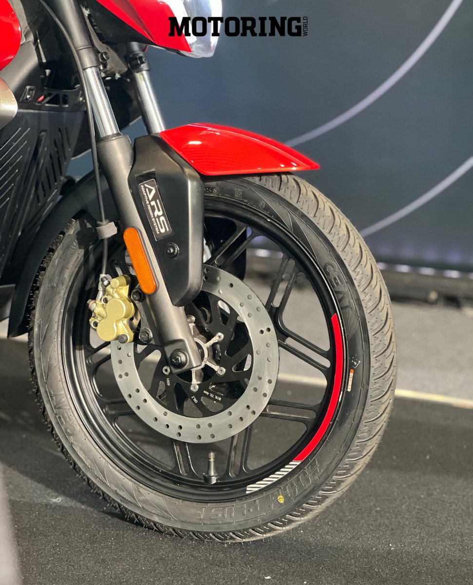 MyMotoringWorld's tweet photo. AVORE has launched the EX2 in India at ₹1,49,999 (ex-showroom). The electric motorcycle offers a claimed 255 km IDC range, a 100 kph top speed, four riding modes and a 7-inch digital display, making it a practical option for everyday riding.

#AVORE #EX2 #ElectricBike #EVNews https://t.co/6B1SAPGbKI
