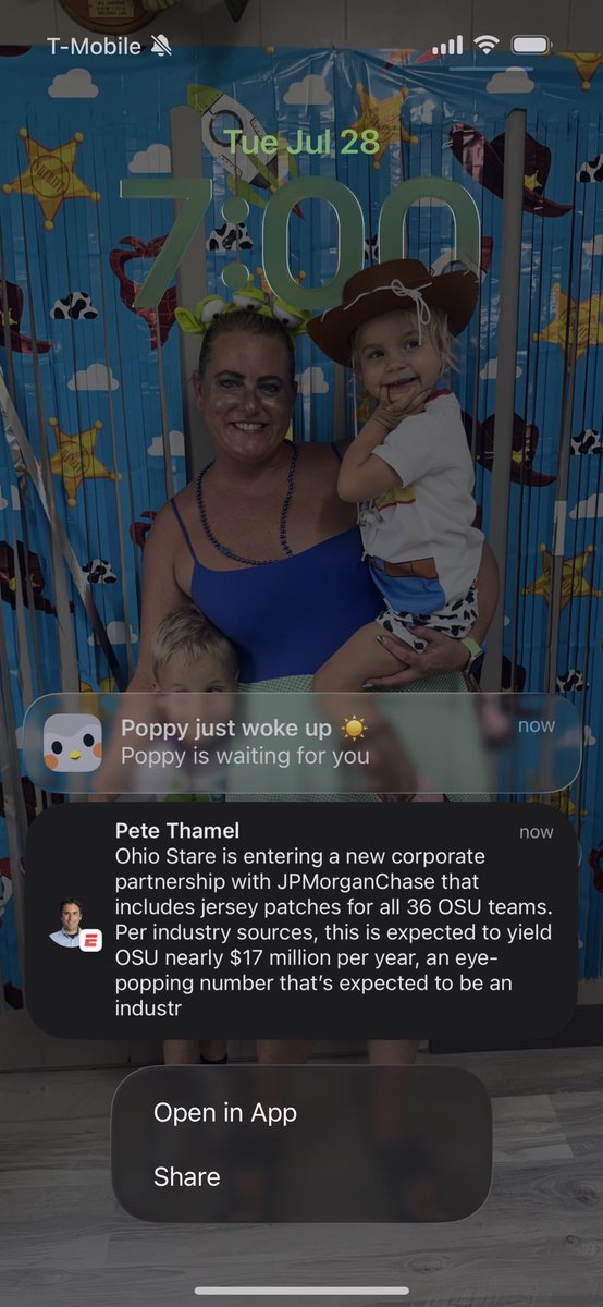 hayysun's tweet photo. Hahah, @PeteThamel do you not have autocorrect? #ohiostare #gobucks #ohiostate https://t.co/ILOAEuQsLN