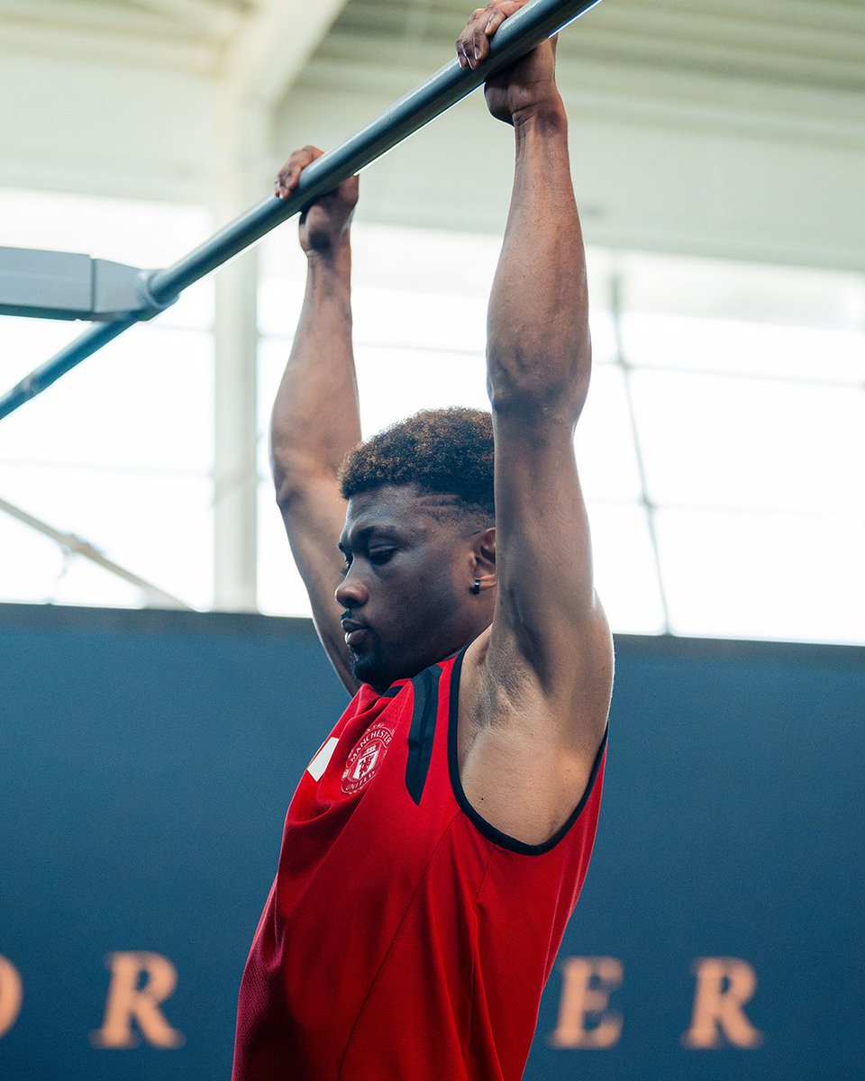 ManUtd's tweet photo. Straight to work 🏋

💪 @AmadDiallo_19 https://t.co/YkoprMZuPa