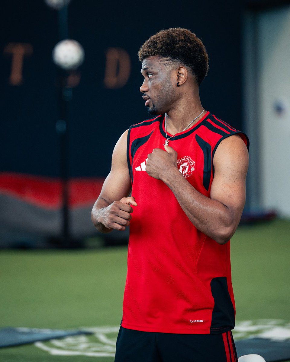 ManUtd's tweet photo. Straight to work 🏋

💪 @AmadDiallo_19 https://t.co/YkoprMZuPa
