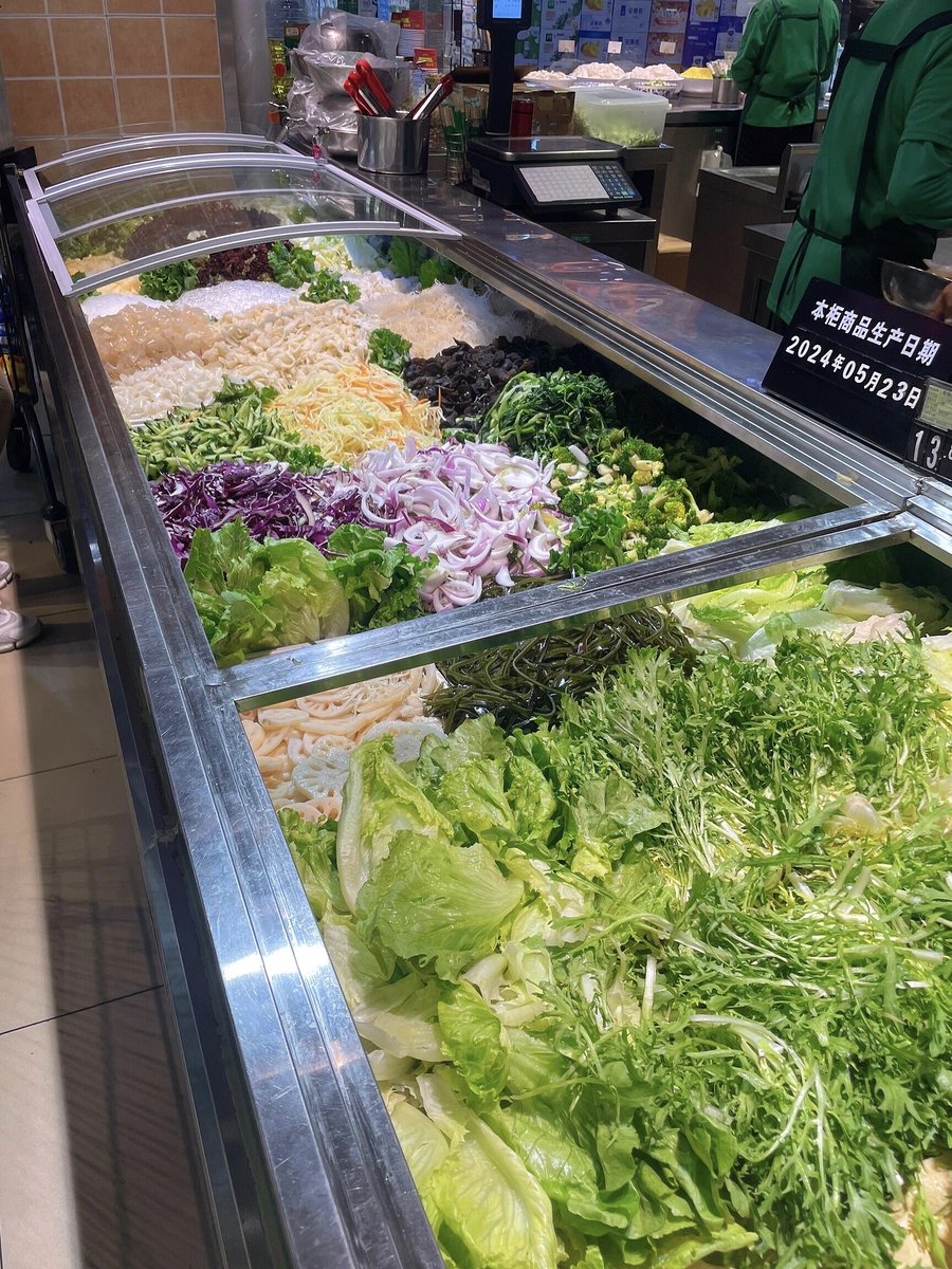 Bernardtran4's tweet photo. [Fresh seasonal veggies u0026 premium meats restocked! Grab what you need for a cozy weeknight meal—your local market has you covered.]， https://t.co/asge7249i7