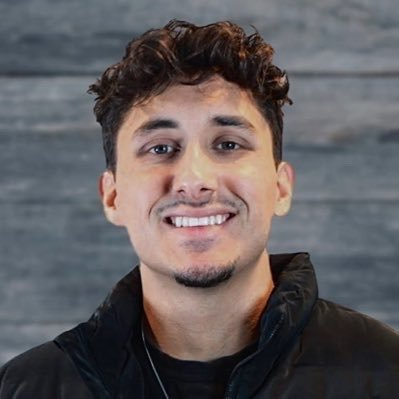 CyolaE's tweet photo. @jackunheard This guy cant even fake a smile for a picture. https://t.co/3bdaaog9uC