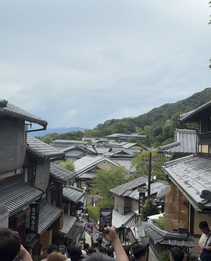 mominoki556's tweet photo. この前京都旅行ったけど人が凄い！！
曇りだったのが残念です😥

写真は少し明るかった時📸 https://t.co/PxnqlBIfi0