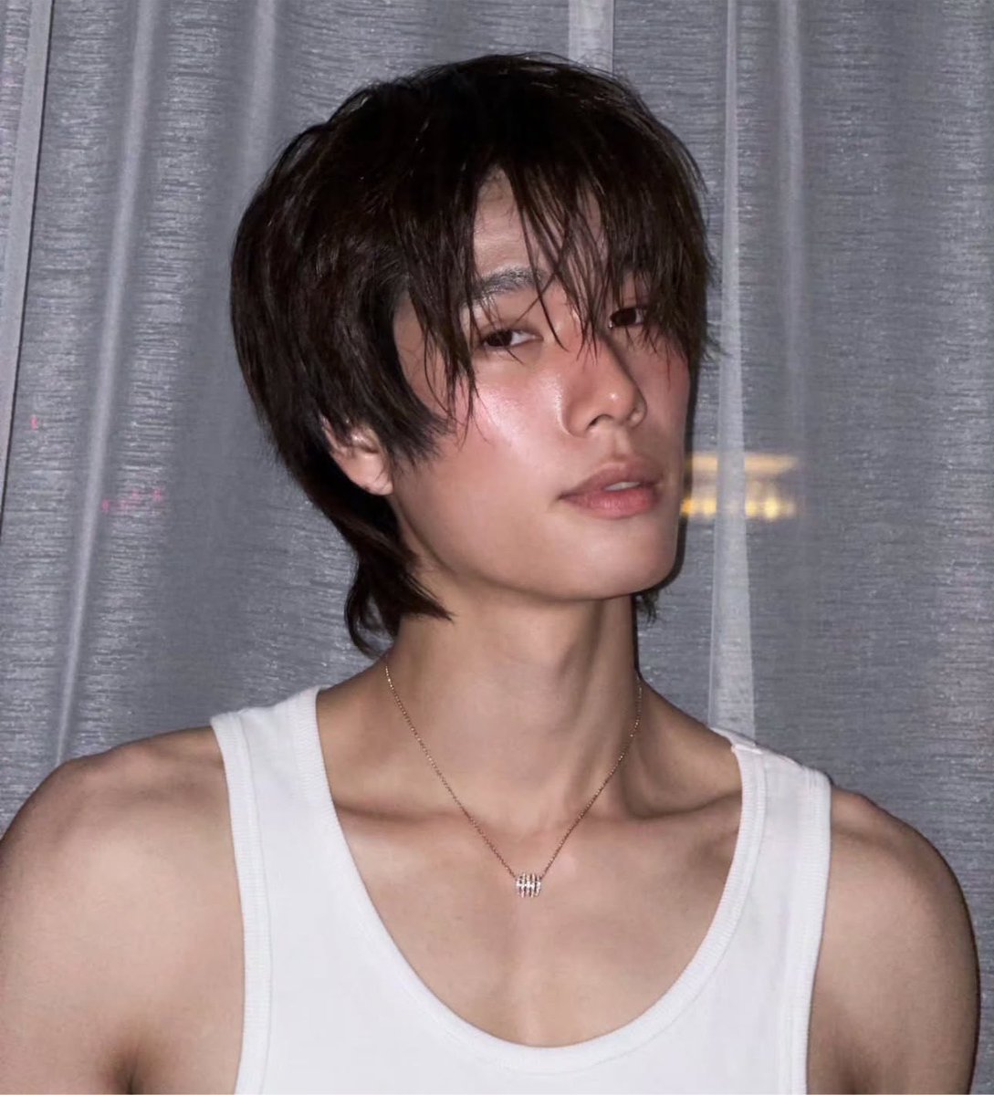 lovenaration's tweet photo. WHAT 🤯 THE 🤯 EFF 
PHUWINTANG! THE HAIR THE BLUSHHH THE JDLEISOS EVERYTHING 😭😭😭😭😭 https://t.co/y4H11PZNJi
