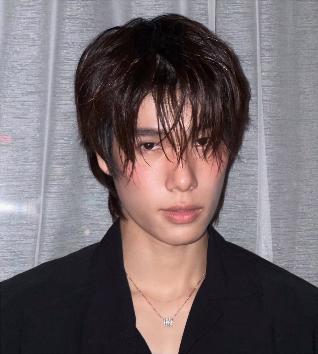 lovenaration's tweet photo. WHAT 🤯 THE 🤯 EFF 
PHUWINTANG! THE HAIR THE BLUSHHH THE JDLEISOS EVERYTHING 😭😭😭😭😭 https://t.co/y4H11PZNJi