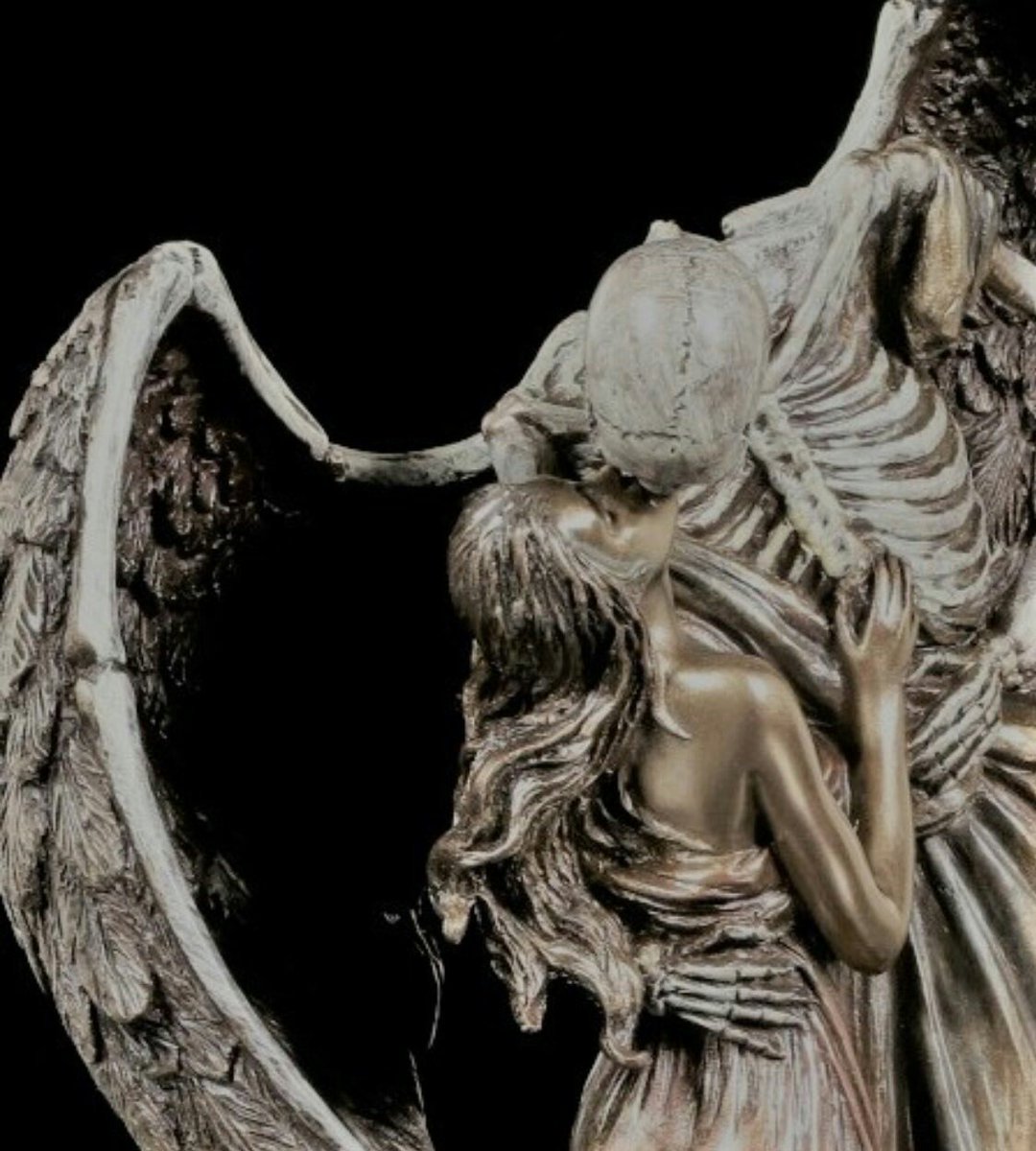 BayanHedonist's tweet photo. Kiss Of Death https://t.co/AP4pkKweeE