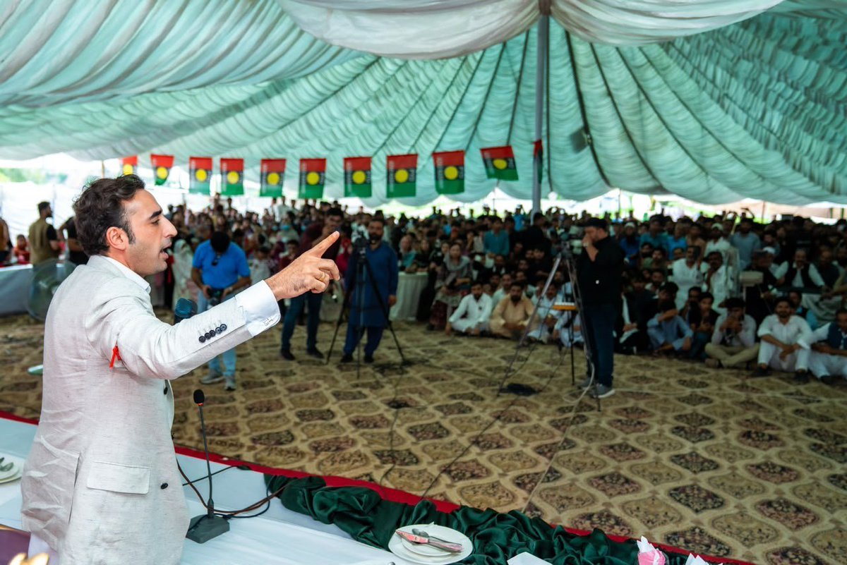 TeamPS_61's tweet photo. تحصیل پٹہکہ کی کوٹلا وادی میں بلاول بھٹو زرداری نے کارکنان سے خطاب کرتے ہوئے جمہوریت، عوامی حقوق اور کشمیریوں کے حقِ خودارادیت کے عزم کا اعادہ کیا۔ 
@BBhuttoZardari #کشمیر_پہ_ڈاکہ_نامنظور https://t.co/tHnlpqKQVH