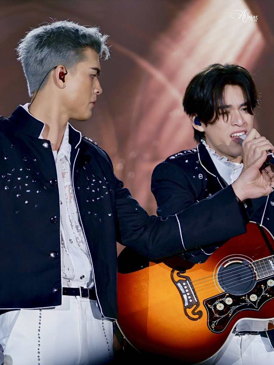Alistarway's tweet photo. ชอบผู้ชายใส่ใจค่ะ 😌 

#JossGawinConcert https://t.co/UQBbVy0JRc