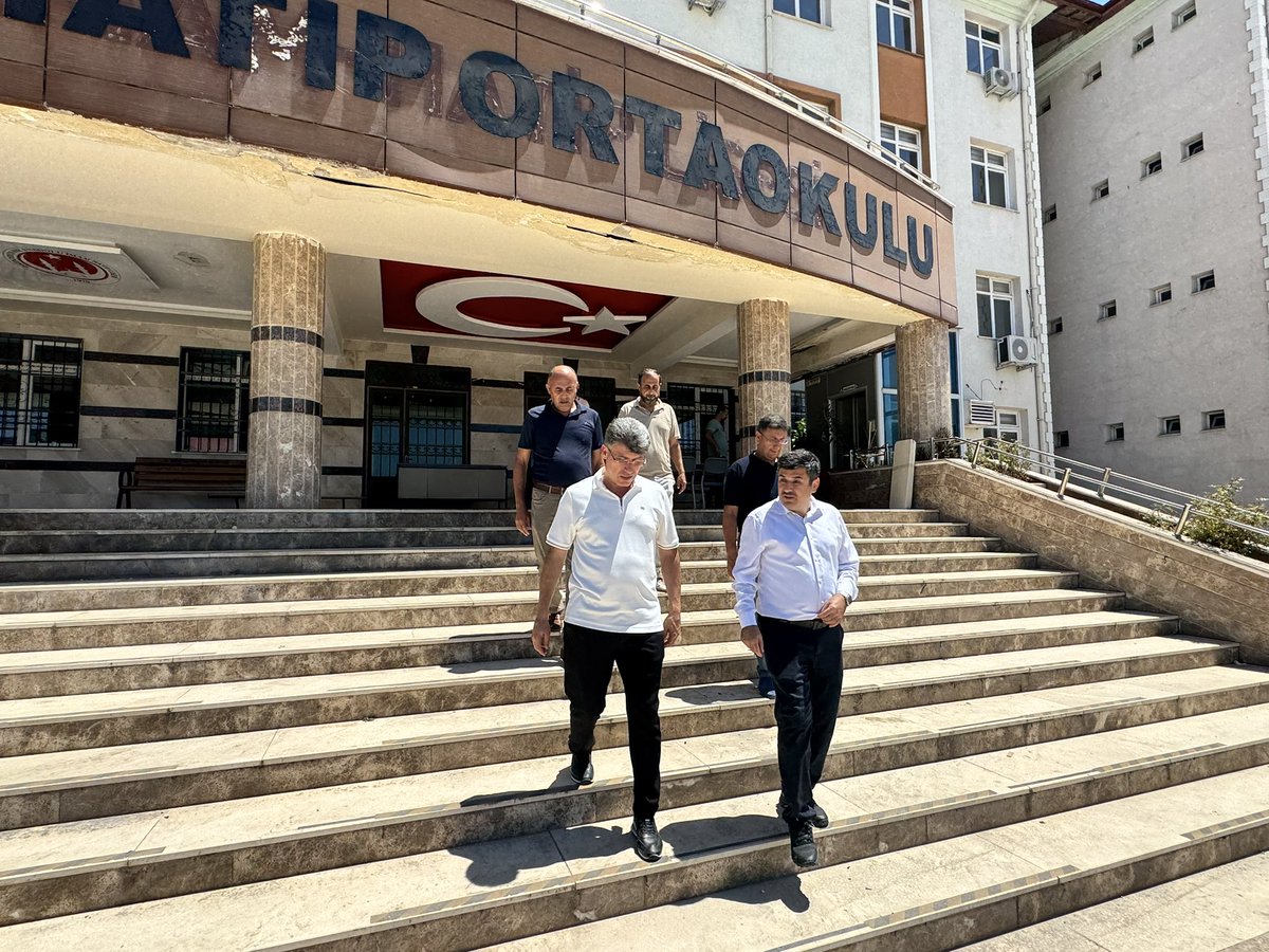 Iskenderun_MEM's tweet photo. Okul Ziyaretleri;

İl Millî Eğitim Müdürümüz Sayın Dr.Harun TÜYSÜZ, Müdür Yardımcımız Sayın Mustafa KARASU ve İlçe Milli Eğitim Müdürümüz Sayın Ali HAYTAZ okullarımızı ziyaret ederek yeni eğitim öğretim yılı hazırlık faliyetlerini ve inşaat çalışmalarını yerinde incelediler. https://t.co/0mPSZpJEAA