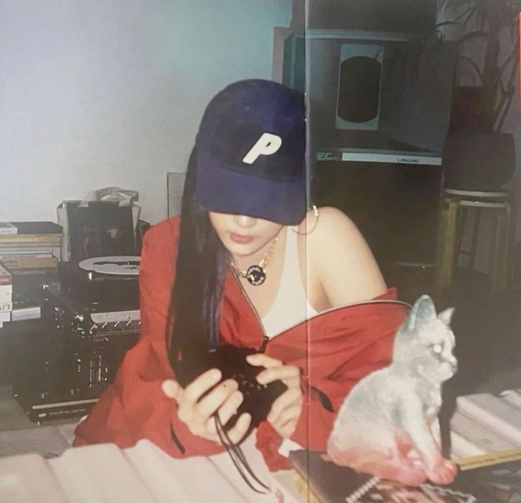 yeri4nwjns's tweet photo. minji, your friendly neighborhood spider-man https://t.co/G9MfnBe3H2