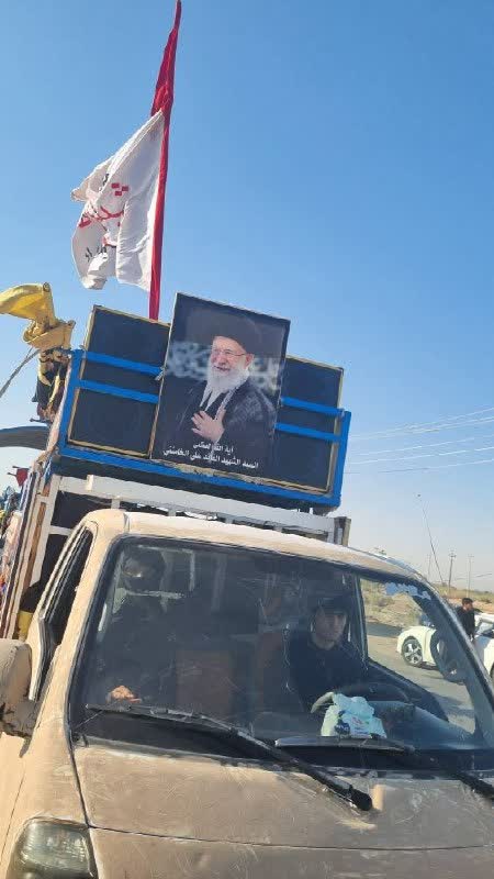 meakhak's tweet photo. قاب‌هایی از علاقه و ارادت زائران اربعین در جنوب عراق به آقای شه🖤ید ایران

#یا_لثارات_الحسین
#مکتب_حسین https://t.co/MybHiTcjYK