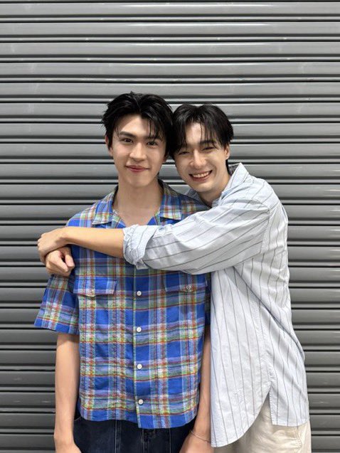 03xwyj's tweet photo. คำถามที่อยู่ในหัวหลังเห็นสองภาพนี้รอบที่ n ทำไมพี่เซฟตัวสูงกว่าฟรังแล้วฟรังตัวเล็กขนาดนี้ได้ยังไง 🫠 https://t.co/sthYUIE7hh