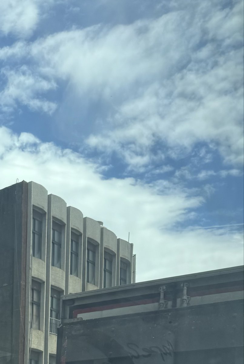 one_p_th_'s tweet photo. 那天，被玩了好一陣，才後知後覺的發現生理期來了。

立場對調，生澀的替你裝上分腿器，欣賞了好一陣才又卸下；這裏搔搔，那邊刮刮，一邊舔舐著你，一邊享受著你的掙扎與呻吟時，無數次的想著，此情此景，夫復何求？

於是又玩弄一番，才讓你在我的手裡釋放。 https://t.co/FhoXOmOOaJ