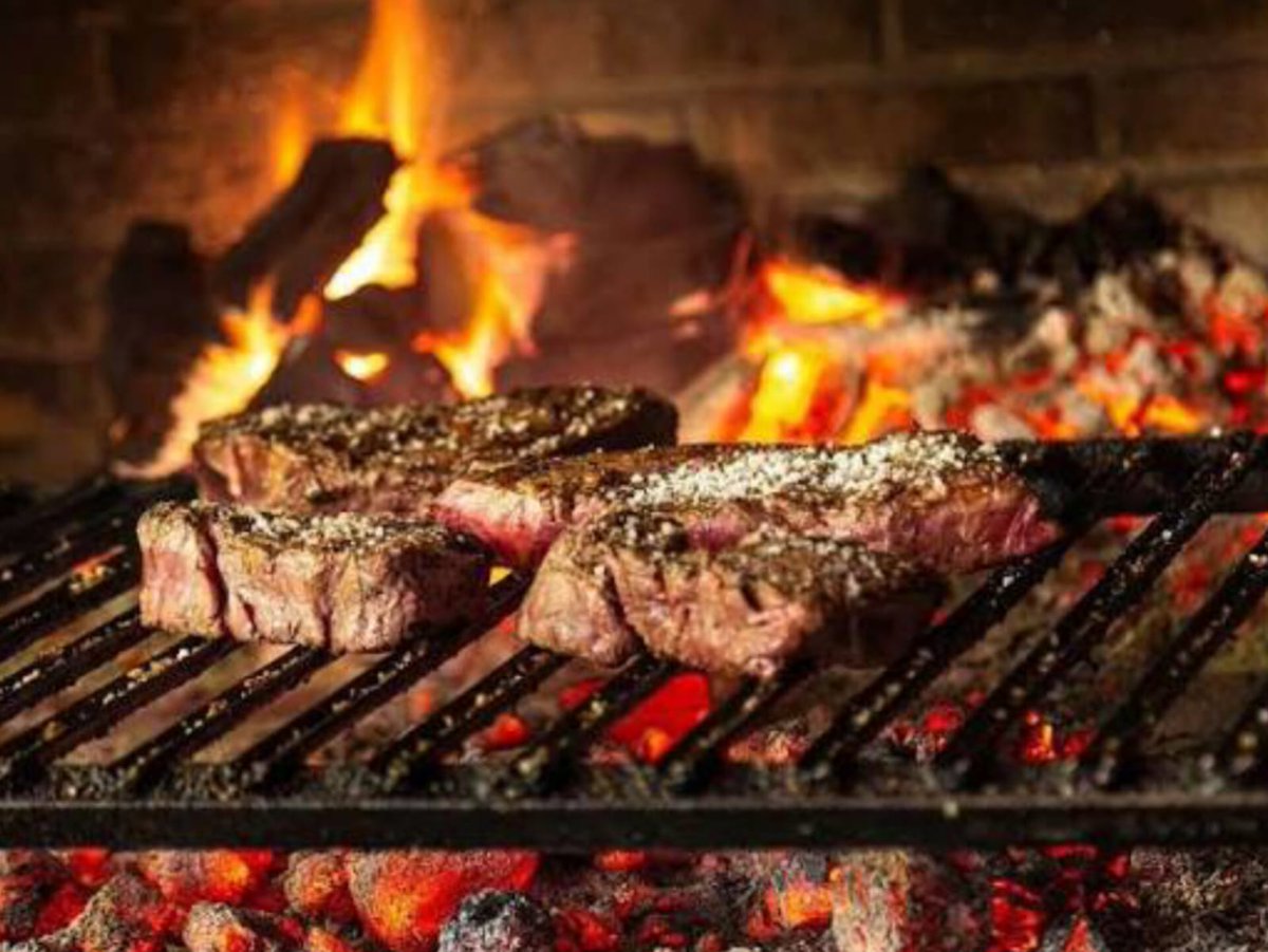 conectadostv_uy's tweet photo. Fray Bentos volverá a proyectarse como un destino de referencia al recibir el Campeonato Binacional de Asadores, una propuesta que combinará gastronomía, patrimonio, cultura y turismo en el emblemático Galpón 54 del Sitio Patrimonial Anglo.

https://t.co/0N4YXt2WJV https://t.co/eyGdb9pC6a