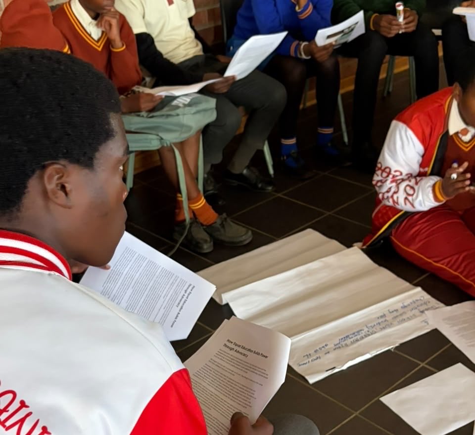 equal_education's tweet photo. [KZN Youth Group] On Saturday our KZN Equalisers had a youth group where they discussed Equal Education’s Theory of Change and how we turn it into action.

Quality, equal education for all happens when organised communities, backed by research & legal tools, put pressure on government to be accountable.

We build power by growing local branches, developing member leaders, and turning school issues into campaigns.
We advocate through petitions, research, media, and litigation.

The Youth Group was co-hosted with the @Equal Education Law Centre. Equalisers learned about their rights and access to justice, with sessions on scholar transport, bullying, and school infrastructure.

#FixOurSchools #EEHumans