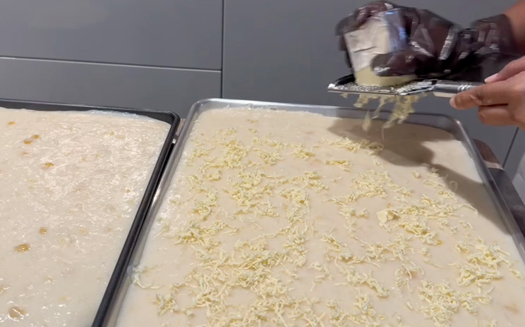GenQuimba's tweet photo. Today I made my beloved Filipino sweet treat, Maja Blanca! It combines coconut milk, cornstarch & sugar for that classic creamy texture. I made the brown ube version today, but show you also the white one from another day.
#MajaBlanca #FilipinoFood #PinoyDessert #FoodBusiness https://t.co/TMscesHahA