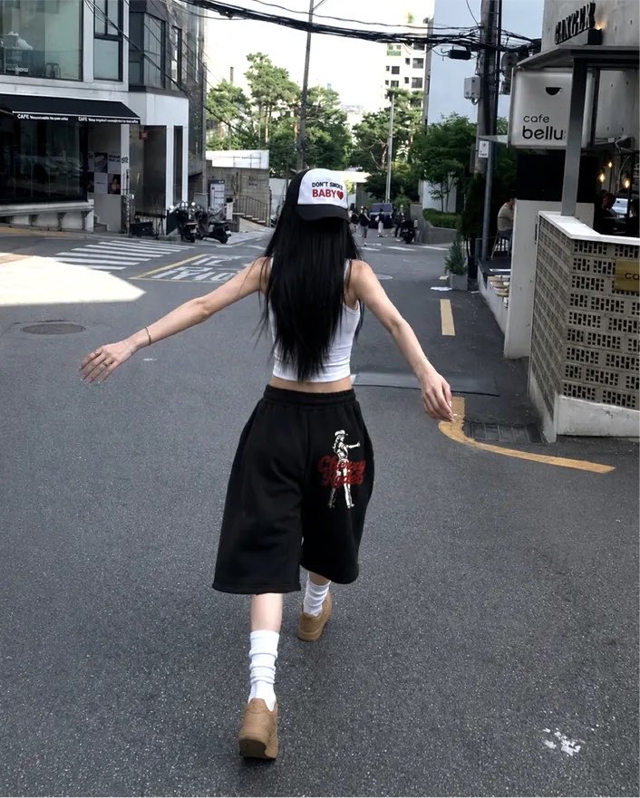 eonie_o's tweet photo. 래퍼여친룩 뚝딱 말아주는 개이쁜 버뮤다 https://t.co/QEMTJexNkB