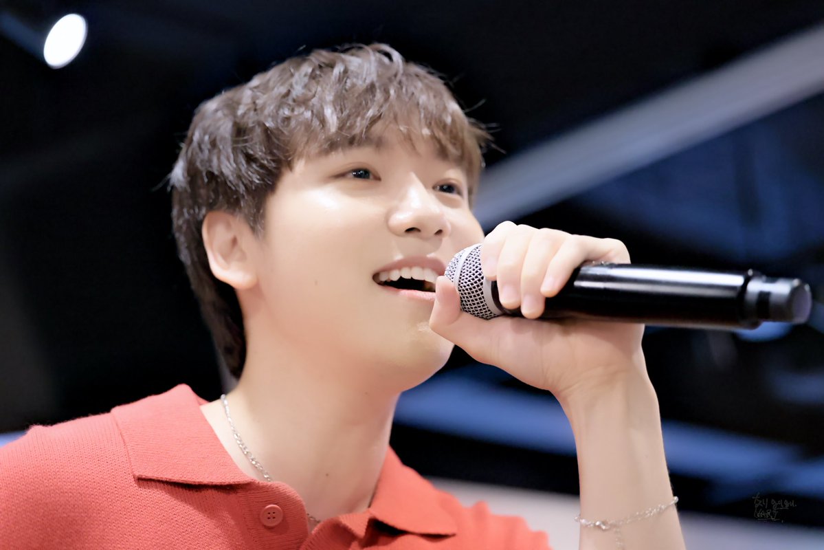 100per_gugu's tweet photo. 26.Jul.2026
【Jong Hwan】First solo event 
KISS Entertainment Inc.3F STUDIO. Day3

まさかの
アンコールは後ろから

ファインダー📷いっぱいの
下から　じょなり🧡

#もう一度花火　🎆
#FAVE1 #페이브원
 #종환🧡
#JONGHWAN
@FAVE1_official
@100per_jonari https://t.co/1ipDcnUojF