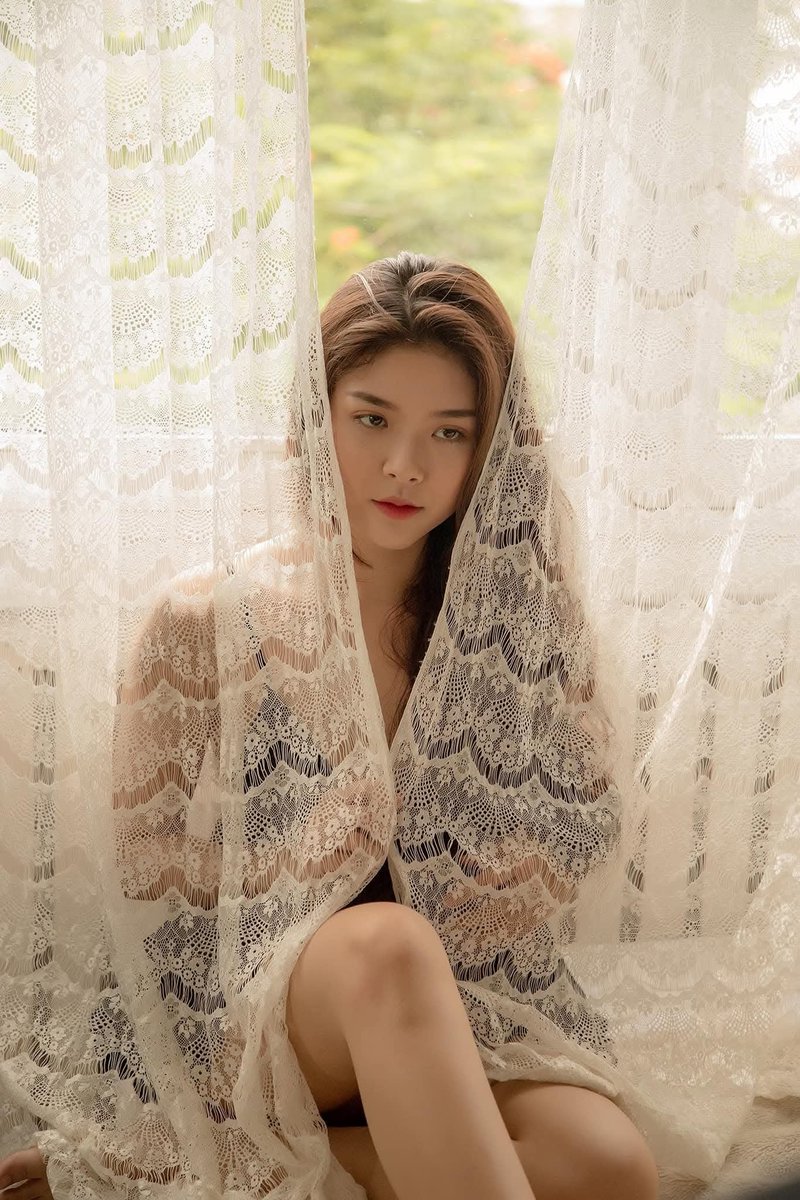 PhilomenaEarh's tweet photo. Some moments are best kept in the quiet space between what is felt and what is finally spoken. 🕯️ https://t.co/sxOwg8gwhC