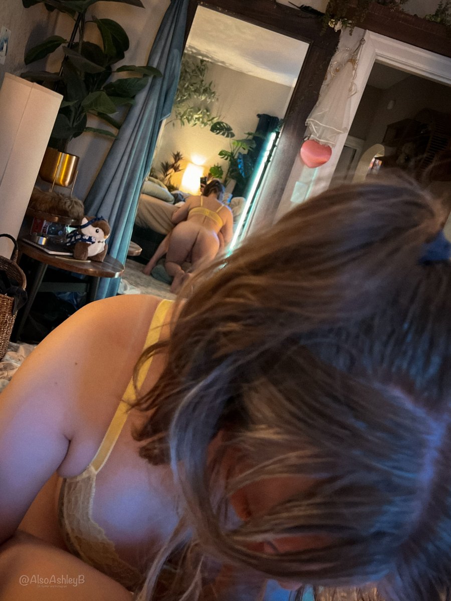 AlsoAshleyB's tweet photo. I call this piece "Cake. A Reflection." https://t.co/ZAFf7NS1vu