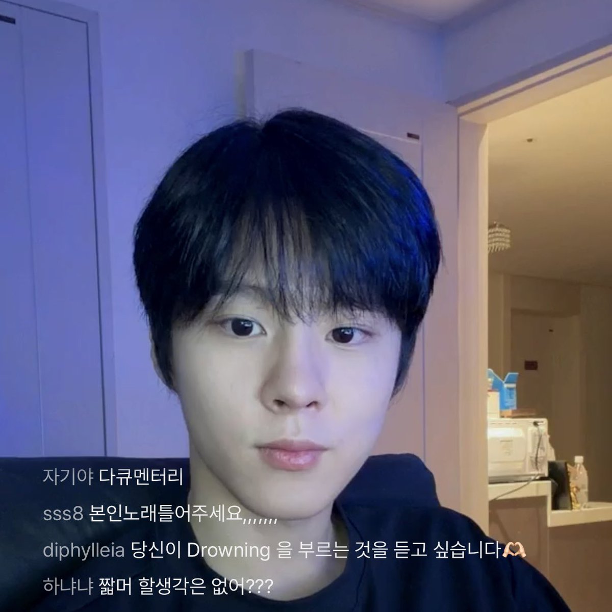 wonniex1's tweet photo. ㄷㄹㅇㄴ 불러달라는 댓글 보자마자
내가 다 긴장함;; 하지말자 너무쫄리니깐
그와중에 잠깐 묘한 표정 짓다가 씹고
바로 아래 댓글만 또박또박 읽어줌 https://t.co/GMBH5INEoL